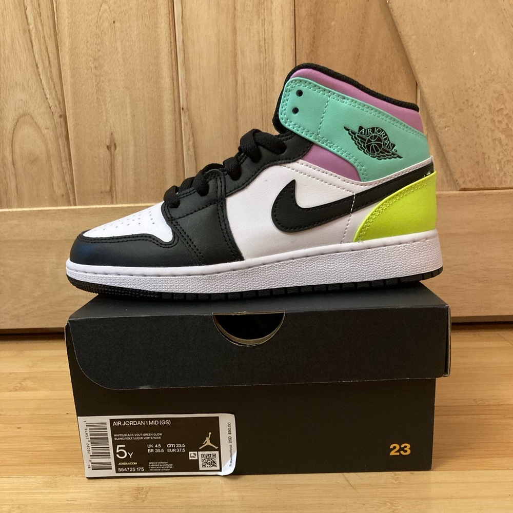 Jordan 1 Mid Pastel